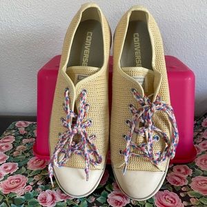 Women’s converse tennis shoes size 10